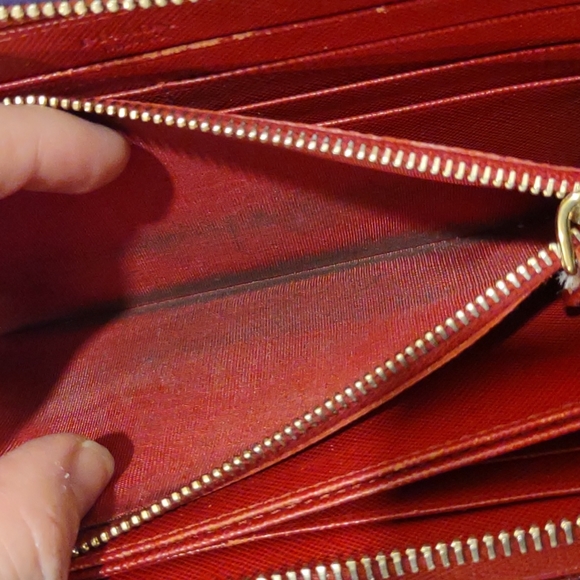 Prada red saffiano leather bow front zip around long wallet - Picture 8 of 12